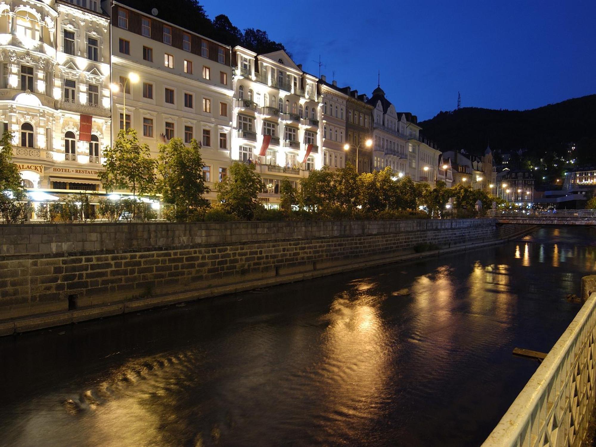 EA Apartmány Mozart Karlovy Vary Exterior foto
